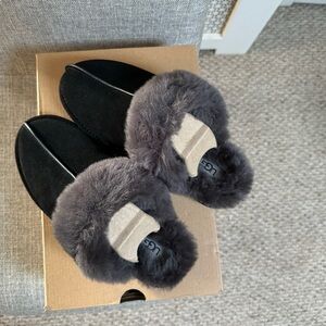 UGG Black Slippers Scuffette 2